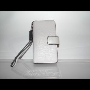 Wristlet/wallet/phone holder